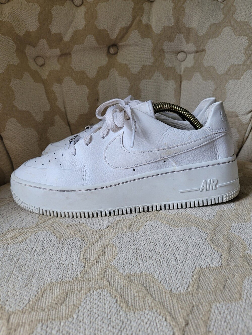 NIKE AIRFORCE 1 LOW WHITE WOMEN'S SIZE 9